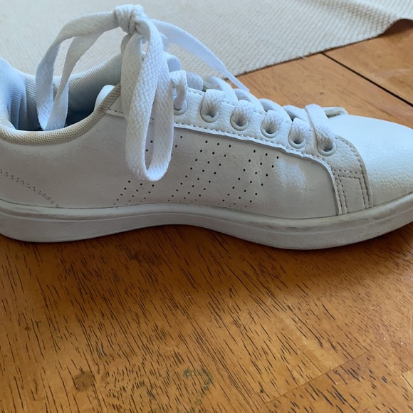 Adidas size 6 white leather sneakers - Picture 5 of 9
